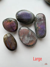 Load image into Gallery viewer, Labradorite Palmstone