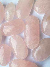 Load image into Gallery viewer, Rose Quartz Palmstone