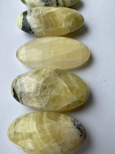 Load image into Gallery viewer, Lemon Calcite Palmstone
